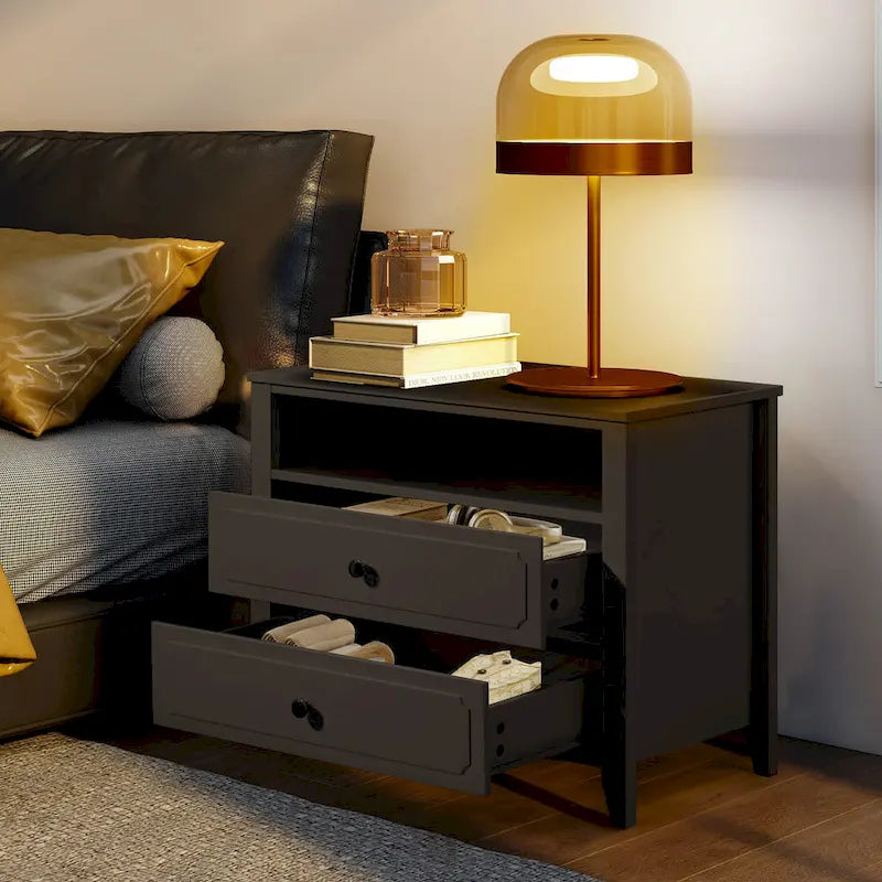 Comodino moderno ampio con 2 cassetti e ripiano aperto, gambe in legno massello