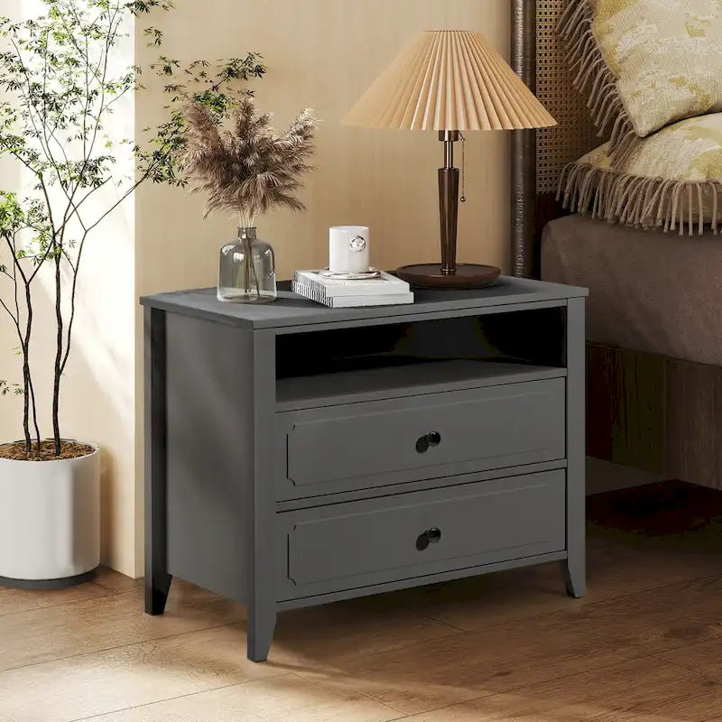 Comodino moderno ampio con 2 cassetti e ripiano aperto, gambe in legno massello