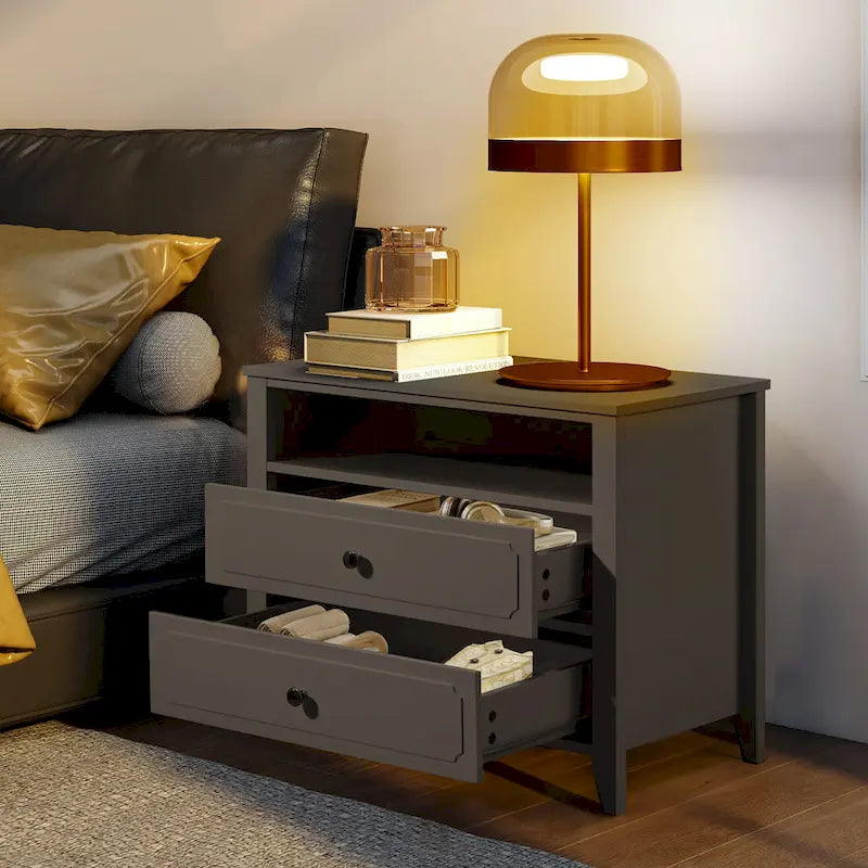 Comodino moderno ampio con 2 cassetti e ripiano aperto, gambe in legno massello