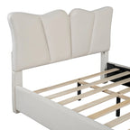 Letto a piattaforma imbottito in velluto color beige, matrimoniale, con testiera e pediera