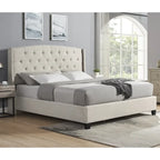 Letto a piattaforma imbottito beige con testiera a giorno capitonné