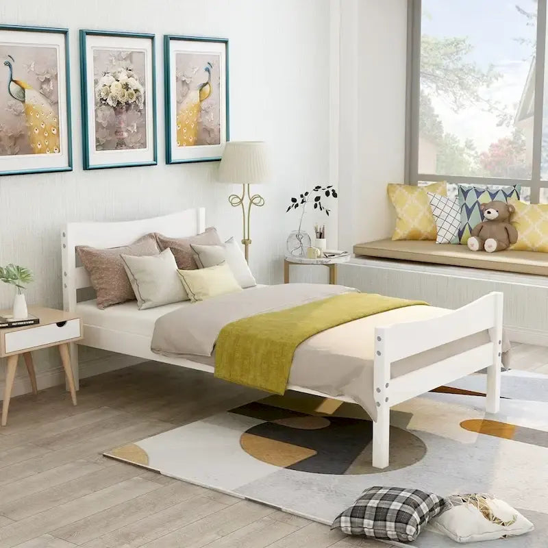 Letto a piattaforma in legno con testiera