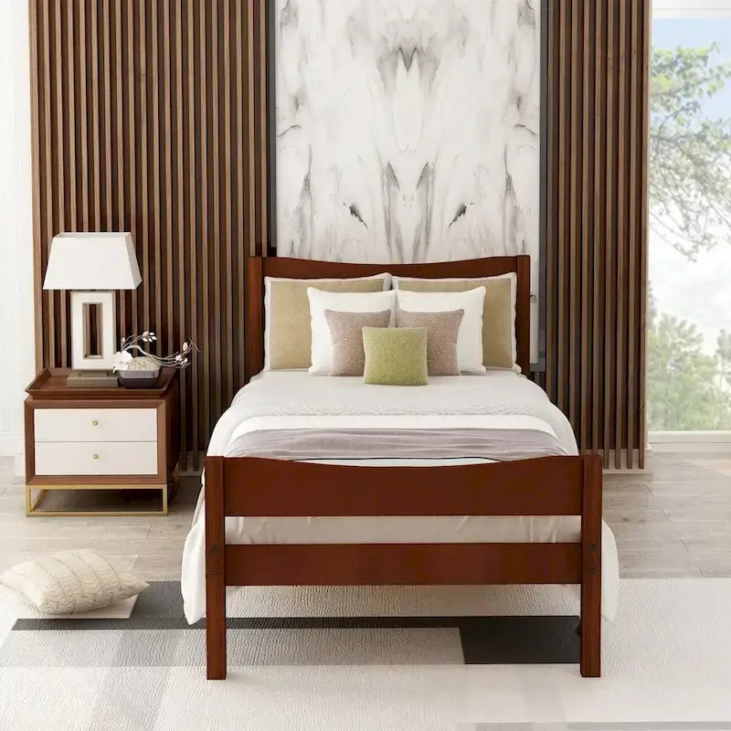 Letto a piattaforma in legno con testiera