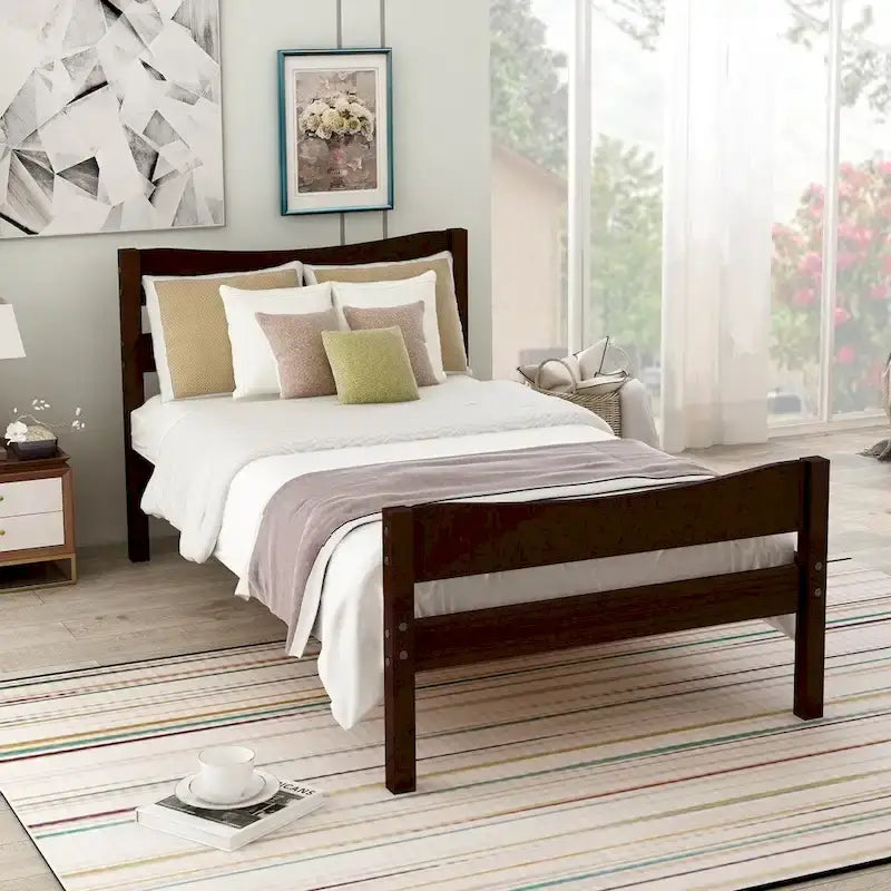 Letto a piattaforma in legno con testiera