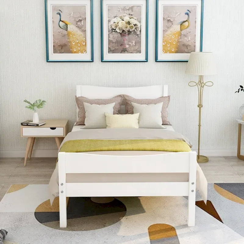 Letto a piattaforma in legno con testiera