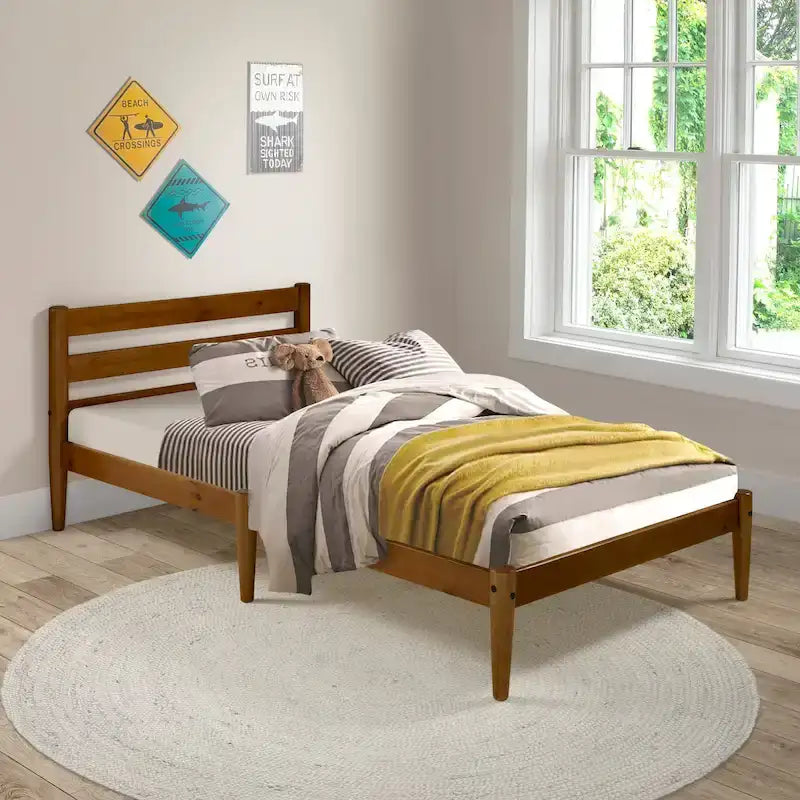 Letto a piattaforma singolo in legno massello con testiera a doghe