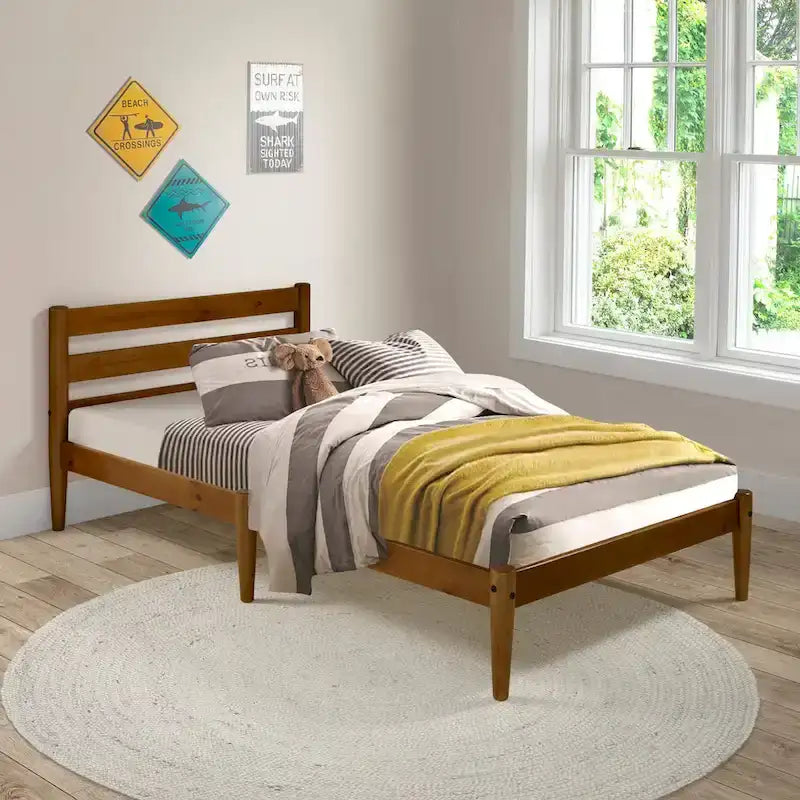 Letto a piattaforma singolo in legno massello con testiera a doghe