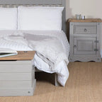 Comodino in legno con 1 anta e 1 cassetto