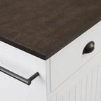 Isola da cucina in stile costiero con mobili contenitori e cassetti
